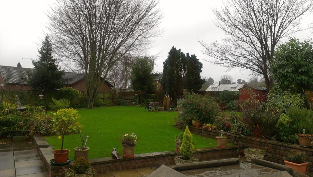 St Edmundsbury B&B Drayton  Екстериор снимка