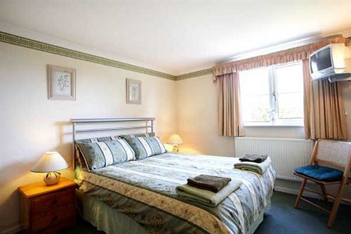 St Edmundsbury B&B Drayton  Екстериор снимка